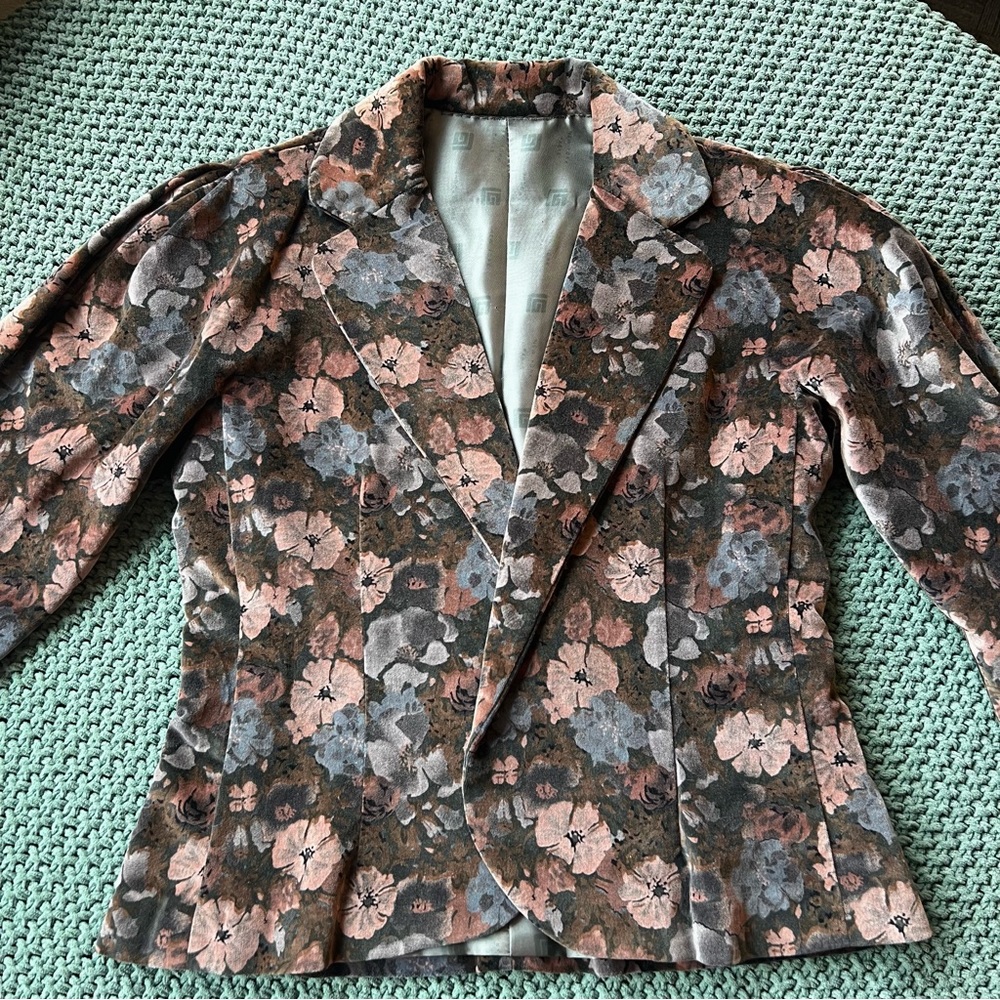 Guy Laroche women’s blazer floral tapestry print, approx. size small